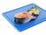   Deska polietylenowa HACCP w kolorze niebieskim przeznaczona do krojenia ryb, takich jak karp, pstrąg, łosoś, dorsz, śledź, makrela, sandacz czy tuńczyk.  